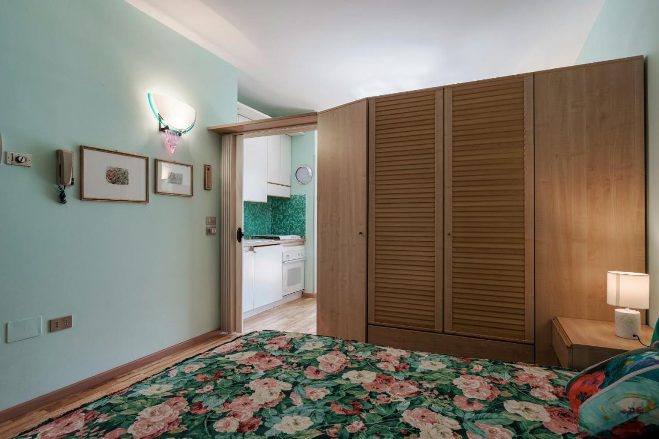 Azzurra Suite - Monolocale Con Piscina E Wifi Sirmione Buitenkant foto